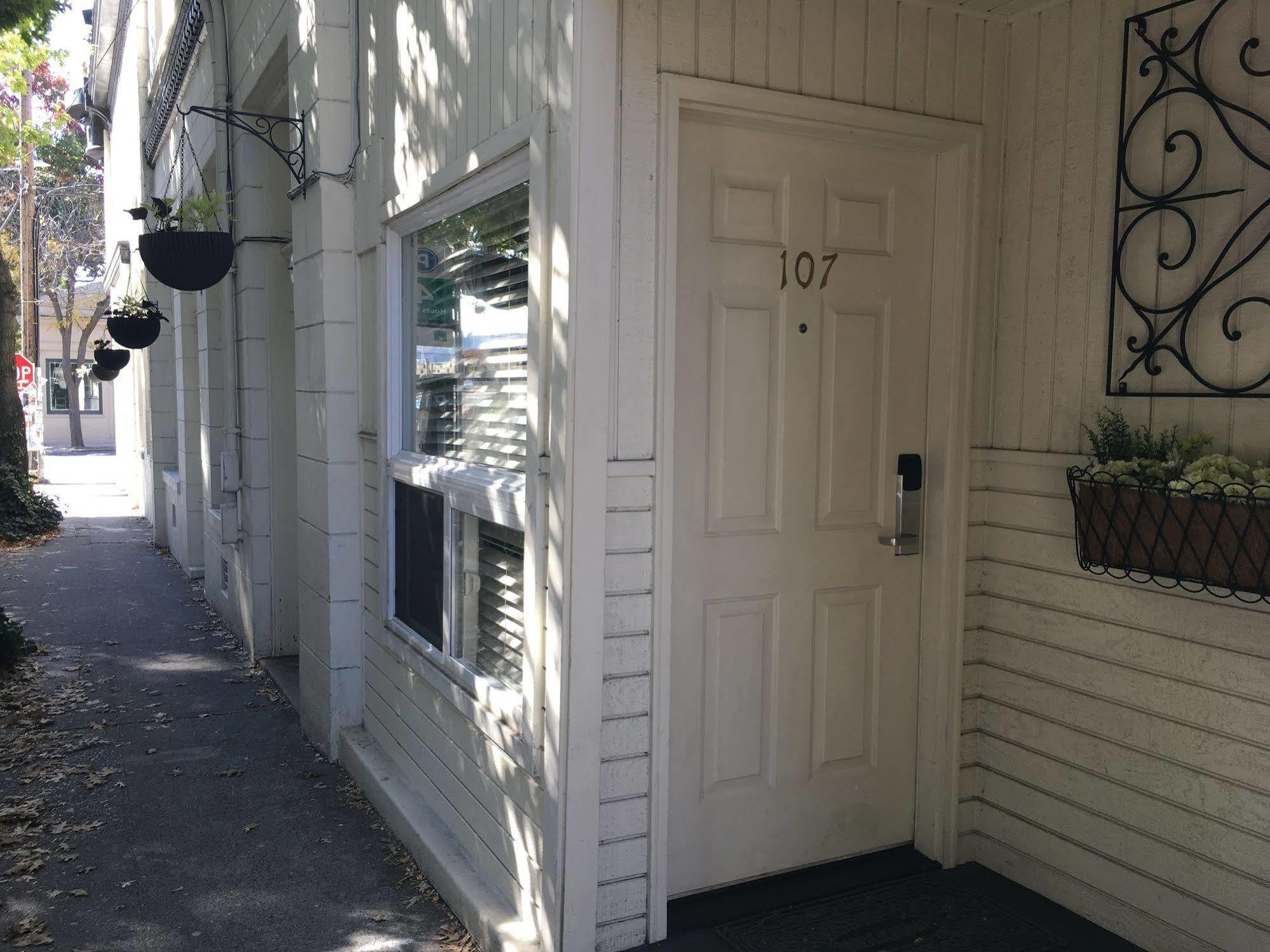 Ballard Inn Сиэтл Экстерьер фото